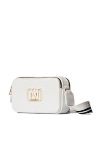 Borsa rettangolare bianca con superficie testurizzata, hardware dorato e chiusura con zip. Presenta un logo sulla parte anteriore e una tracolla regolabile a righe.