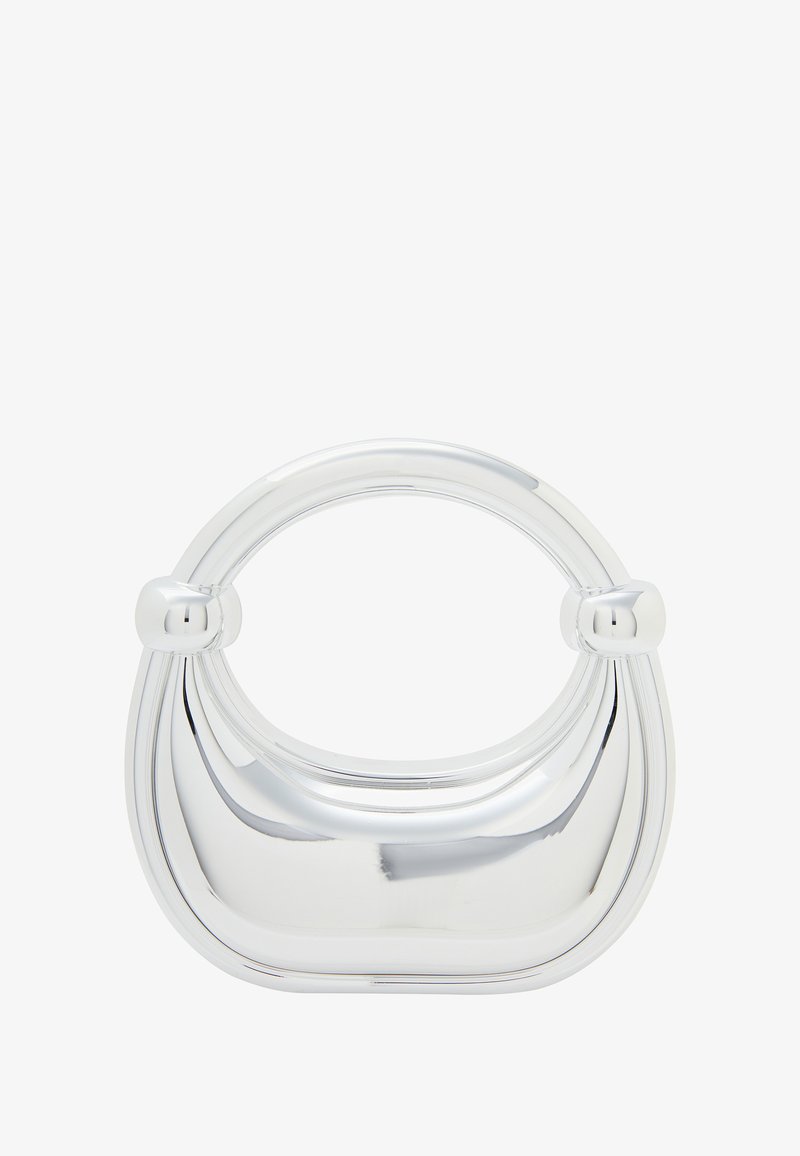 Ezüst fém kézitáska kerek formával, sima textúrával és dupla fogóval. Nincsenek látható minták vagy díszítések.