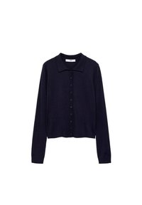 Námořnický modrý cardigan vyrobený z měkké pleteniny. Má límeček, dlouhé rukávy a přední zapínání na černé knoflíky.