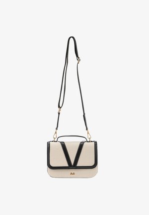 Beige canvas handtas met zwarte leren accenten, voorzien van een gestructureerd ontwerp, een bovenhandvat en een afneembare schouderriem. Gouden hardware-details.