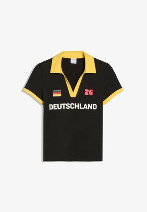 Bershka, FIFA WORLD CUP FITTED POLO SHIRT - Polo - black