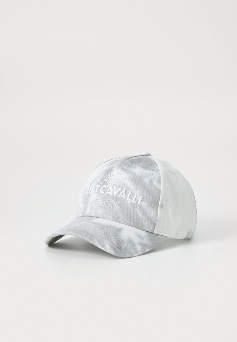 Cappellino da baseball grigio con un motivo tie-dye, caratterizzato da un logo ricamato bianco "JUSTCAVALLI" sul fronte e una visiera curvata.