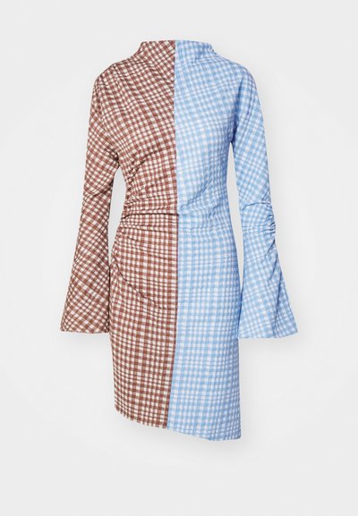 Stine Goya FELINE CHECKERED - Vestido de punto - brown