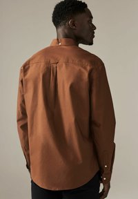 Next LONG SLEEVE OXFORD REGULAR FIT - Hemd - tan brown