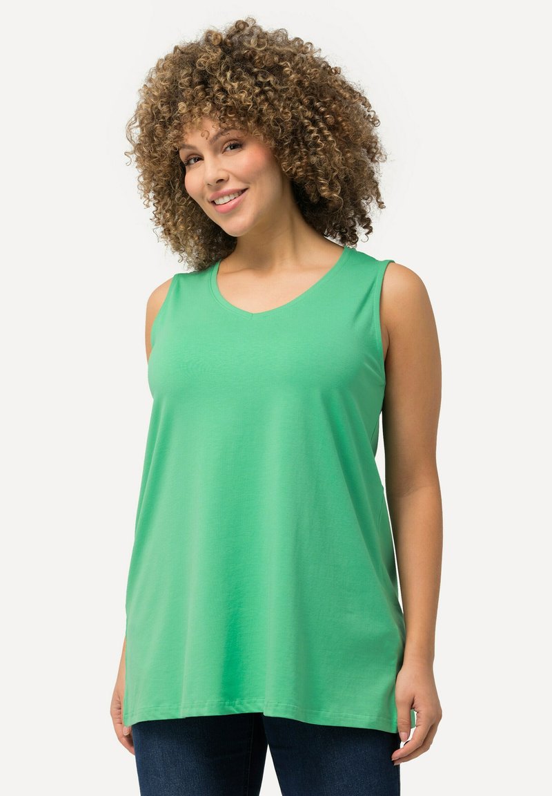 Top verde senza maniche, realizzato in tessuto morbido, con scollatura a V e vestibilità ampia. Il design presenta una texture liscia e uno stile casual.