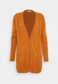 Pomarańczowy sweter na długi rękaw wykonany z miękkiego, puszystego materiału, z otwartym przodem, dwoma przednimi kieszeniami oraz luźnym krojem.