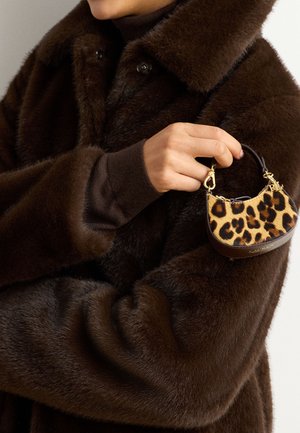 Lauren Ralph Lauren, LEOPARD-PRINT HAIRCALF MARCY CHARM - Ключодържател - chestnut brown