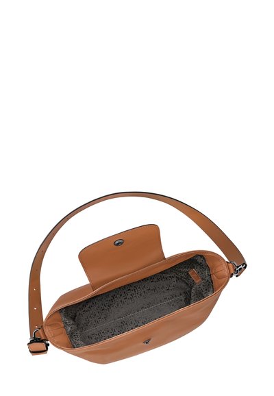 Braune Leder-Schultertasche mit breitem Riemen, offener Klappe und schwarzem gemustertem Stofffutter, von oben gezeigt.