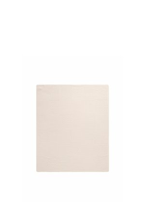Kvadratisk beige bademåtte med et subtilt tekstureret ternet mønster af bølgede og lige linjer.