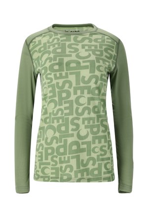 Chemise à manches longues de couleur verte avec un motif de texte répété dans différentes nuances de vert. Fabriquée en tissu doux et respirant, avec un col rond.