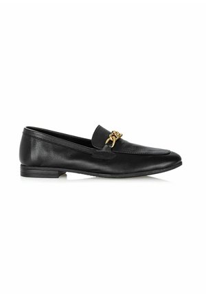 Schwarzer Lederloafer mit niedrigem Absatz und goldener Kettendetailierung am Obermaterial, seitlich auf weißem Hintergrund gezeigt.
