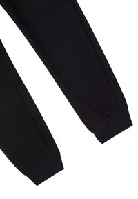 Pantaloni della tuta neri con una texture liscia, polsini elasticizzati e design affusolato, adatti per un utilizzo casual o per l'esercizio.