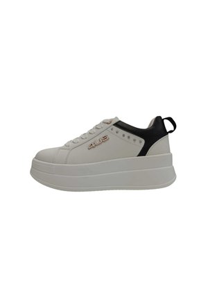 Sneaker platform bianca con dettaglio nero sul tallone, logo "4US" in oro rosa, lacci e linguetta su una suola spessa, vista laterale su sfondo bianco.