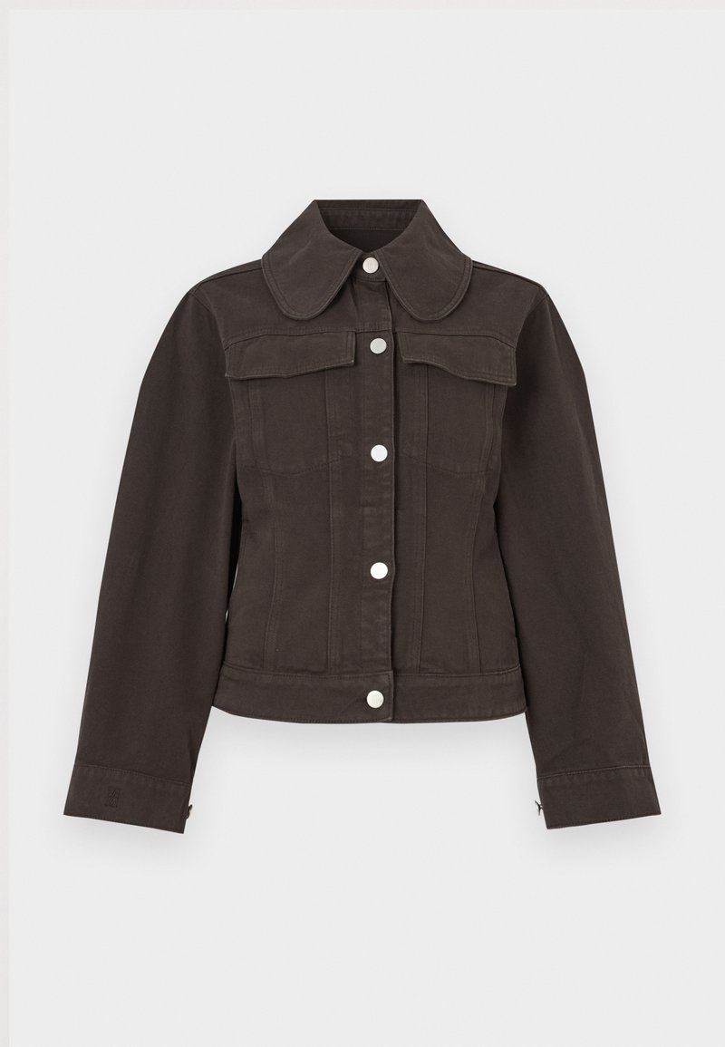 Veste en jean noire à silhouette ajustée, grand col arrondi, boutons sur le devant et deux poches poitrine. Texture lisse et coupe cintrée.