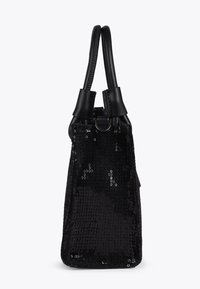 Sac à main noir en sequins de forme rectangulaire, équipé de poignées en cuir et d'une finition noire élégante, mise en valeur par une texture brillante.