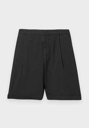 Pantaloncini neri in cotone con taglio dritto, caratterizzati da pieghe frontali, vita con cinturino e orlo risvoltato. La texture è liscia e il tessuto sembra leggero.