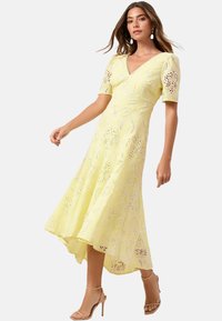 REGULAR FIT - BRODERIE SHORT SLEEVE V-NECK HIGH LOW MIDI - Juhlamekko - lemon