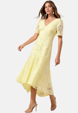 REGULAR FIT BRODERIE SHORT SLEEVE V-NECK LOW MIDI - Dnevna haljina - lemon