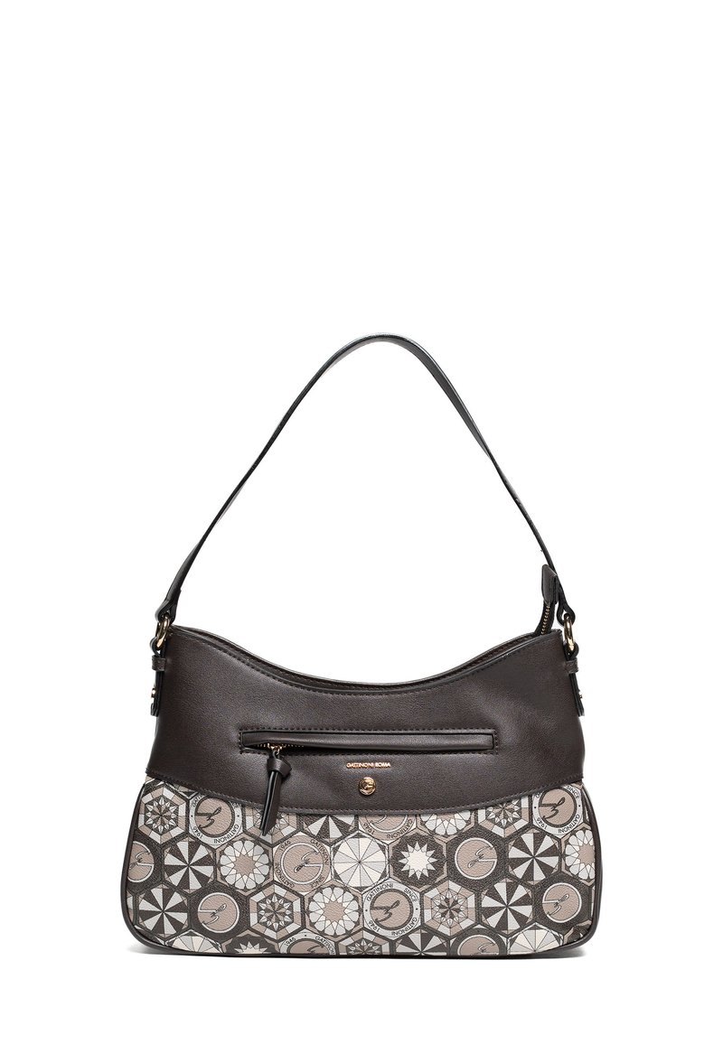 Brązowa skórzana torba na ramię o zaokrąglonym kształcie, z wzorzystą dolną częścią w odcieniach beżu i szarości oraz przednią kieszenią na zamek.