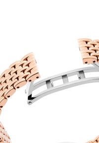 Horlogeband van roségoud met een vergrendelbaar ontwerp en een zilveren metalen gesp. Soepele textuur en gepolijste afwerking benadrukken de details.