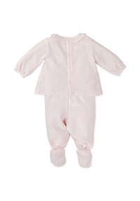 Conjunto de dos piezas para bebé en color rosa claro, confeccionado con una tela suave. Presenta un cuello redondeado, cierre de botones, mangas largas y tobillos elásticos.