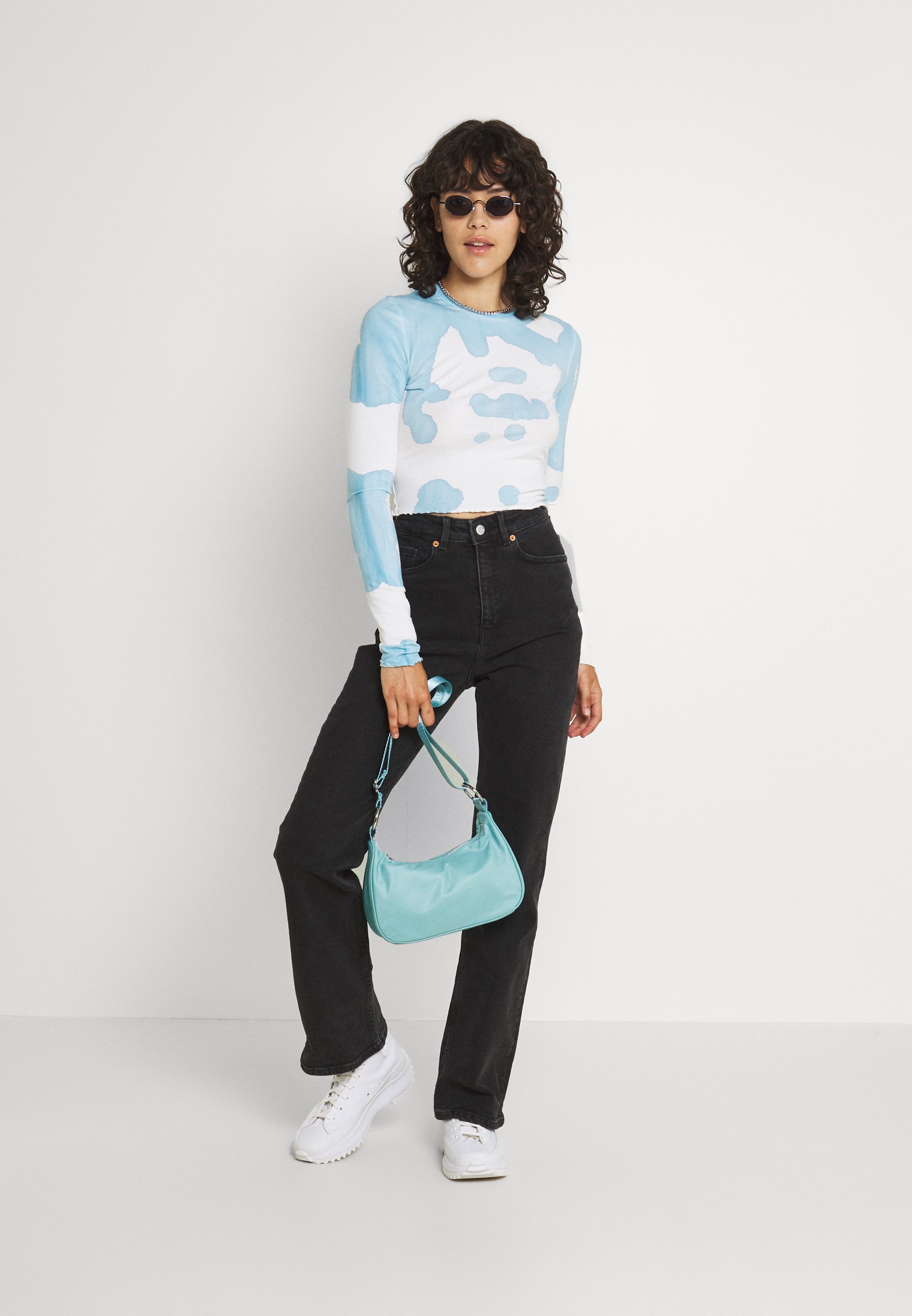 Monki KAORI - Relaxed fit jeans - black 