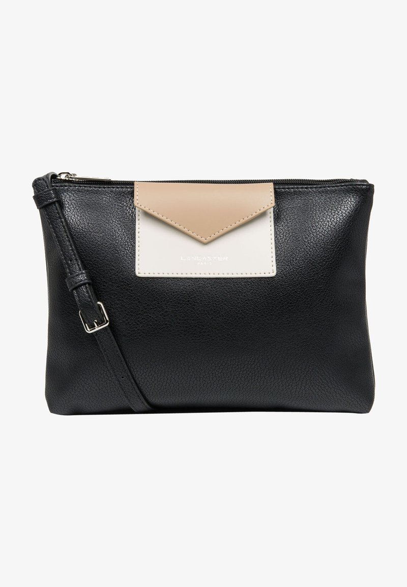 Sac bandoulière en cuir noir avec une finition texturée. Présente un panneau beige et crème, une fermeture éclair et une bandoulière ajustable.