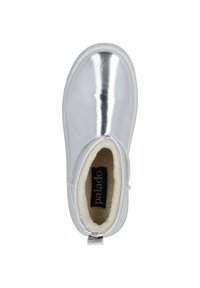 Stivale alla caviglia argento con finitura lucida, fodera bianca, lati elasticizzati e punta arrotondata. Caratterizzato da una zip argento per una facile calzata.