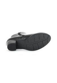 Bota de cuero negro hasta el tobillo con punta redondeada, cremallera lateral y suela de goma texturizada con un diseño de dibujo para mayor agarre.