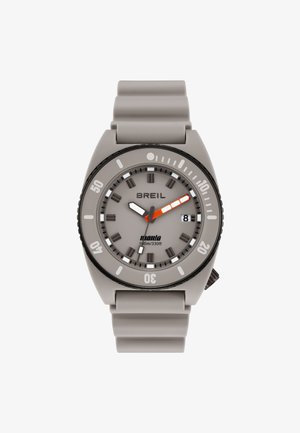 Montre-bracelet Breil Manta avec bracelet en silicone gris, cadran gris, index des heures noirs, aiguilles blanches et orange, et affichage de la date à 3 heures.