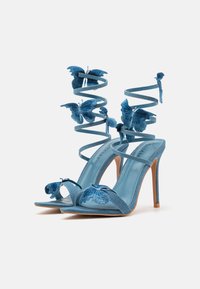 Simmi London CHENDA - Magas sarkú szandálok - blue denim