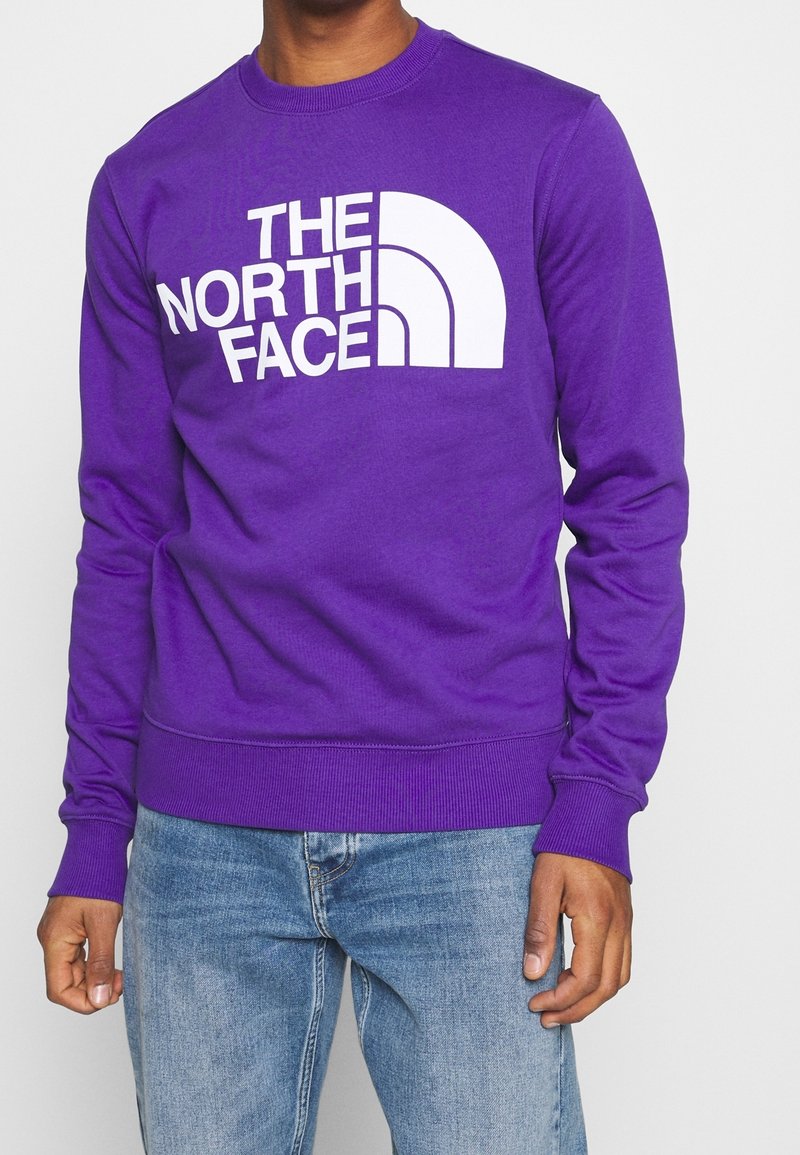 Lila Sweatshirt aus Baumwollmischung mit einem auffälligen weißen "THE NORTH FACE"-Logo auf der Brust sowie gerippten Bündchen und Saum.