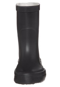 Zwarte rubberen regenlaars met een gladde afwerking, ronde bovenkant en een getextureerde zool. Bevat een witte voering aan de opening voor extra comfort.