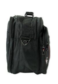 Zwarte rugzak van een gestructureerd materiaal, met meerdere ritscompartimenten, een bovenhandvat en een zilveren metalen accent.