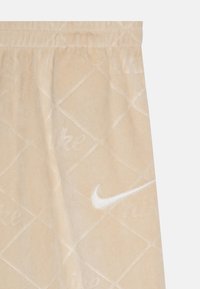 Nike Sportswear COZY MONOGRAM SET - Tuta - sanddrift