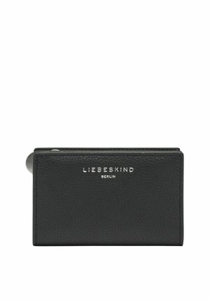 Cartera de cuero negro texturizado con el logo "Liebeskind Berlin" en relieve plateado en la parte delantera. Diseño rectangular compacto con cierre a presión.