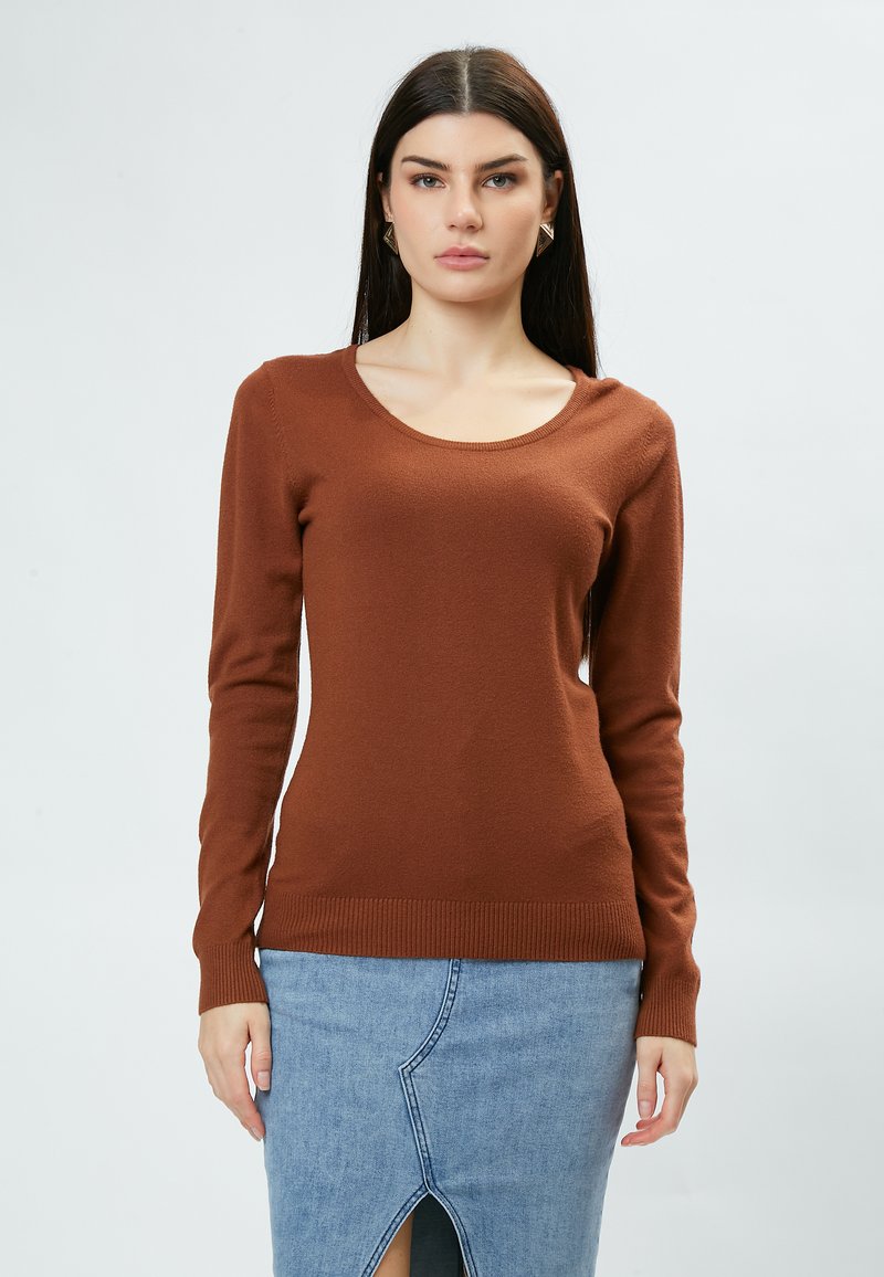 INFLUENCER CREW-NECK - Strickpullover - caramel