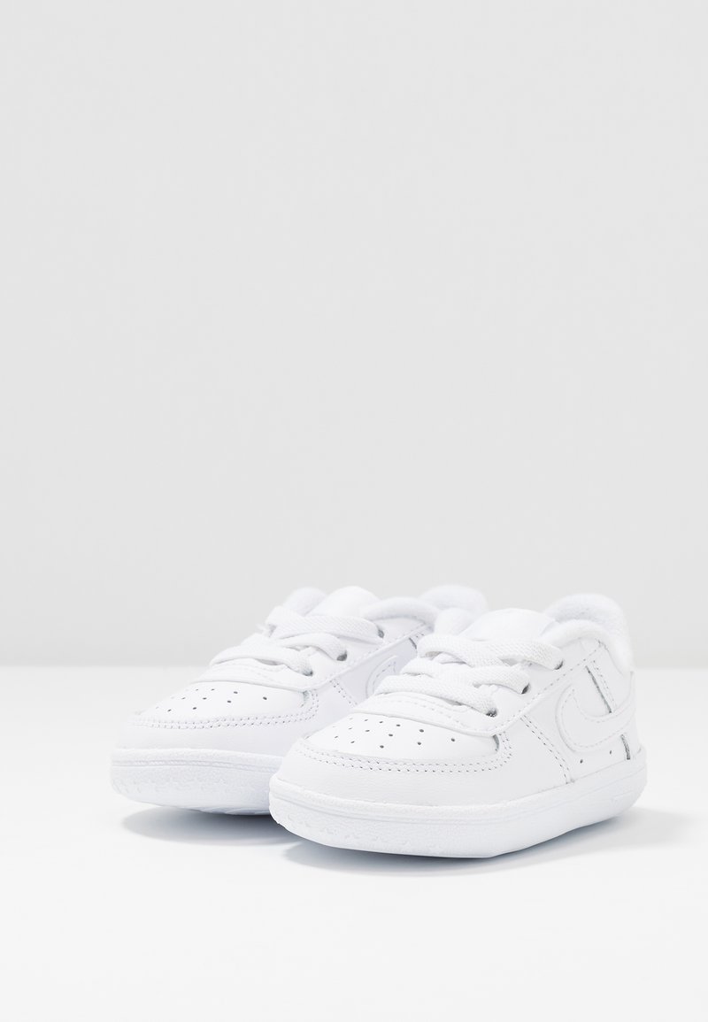 Sportswear FORCE 1 CRIB - Zapatos de bebé - white/blanco -