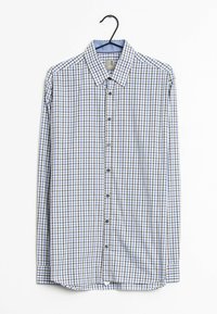 Camicia a maniche lunghe a quadri con un motivo a griglia blu e marrone, colletto con bottoni e bottoni blu su una gruccia.