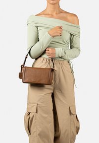 Burkely KEEN KEIRA - Handtas - cognac