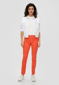 s.Oliver MID RISE - Vaqueros slim fit - orange