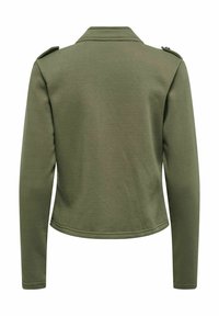 Vue de dos d'une veste à manches longues vert olive avec un col et des épaulettes boutonnées.