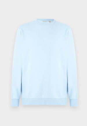 Lys blå, langermet crewneck-genser laget av mykt materiale. Har ribbede mansjetter og kant, med en enkel, jevn tekstur.