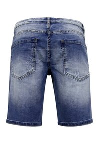 Denimshorts, lichtblauw met vervaagde delen. Heeft twee achterzakken met een klassiek ontwerp. De zoom is schoon zonder rafelige randen.