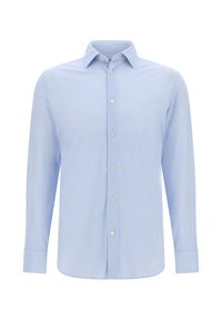 Camicia button-up azzurro chiaro con righe verticali bianche, maniche lunghe, colletto classico e quattro bottoni sul davanti. Tessuto liscio.
