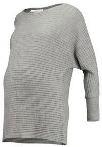 Szary prążkowany sweter ciążowy z dzianiny, z rękawami do łokcia i okrągłym dekoltem, zaprojektowany dla wygody w czasie ciąży.