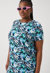 ONLY Carmakoma CARLUX LIFE DRESS - Vardagsklänning - crystal blue