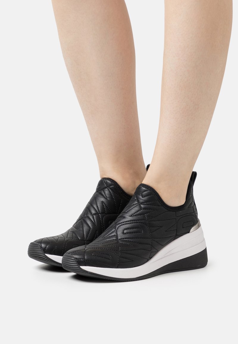 DKNY KAIRI SLIP ON - Sneakers - black/svart - Zalando.se