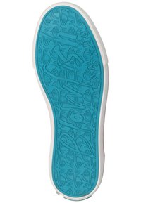 Gumová podrážka s texturovaným tyrkysovým povrchem, který obsahuje opakující se vzor ryb, lemovaná bílým, mírně vyvýšeným okrajem.