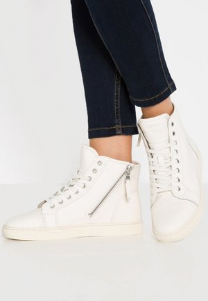 Vysoké tenisky - white